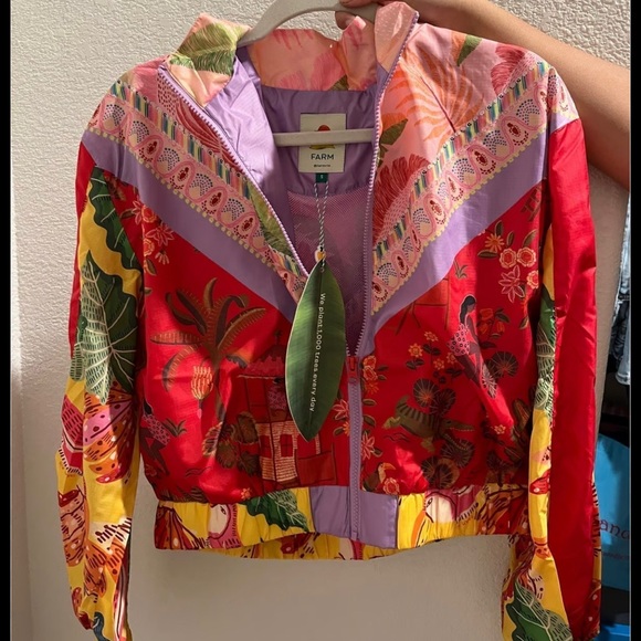 Mixed Scarves Windbreaker. Vibrant prints and flowing cuts inspired by Brazil. - Picture 4 of 8